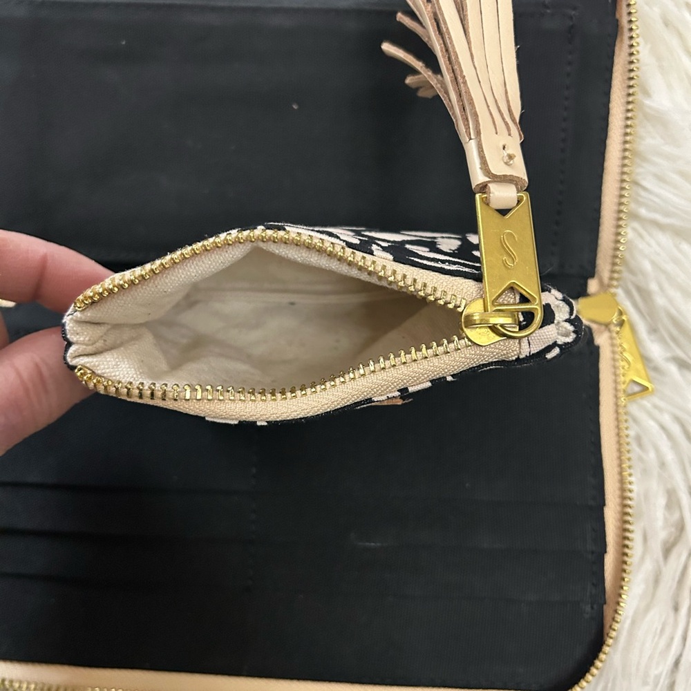 Sseko Kawa Black and Cream Pattern Clutch and Coinpurse - Picture 6 of 9